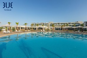 Blue Lagoon Queen pool